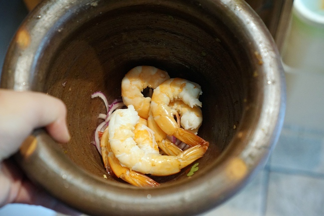 Hướng dẫn làm gỏi tôm xoài kiểu Thái chuẩn vị chua cay ngon khó cưỡng-5