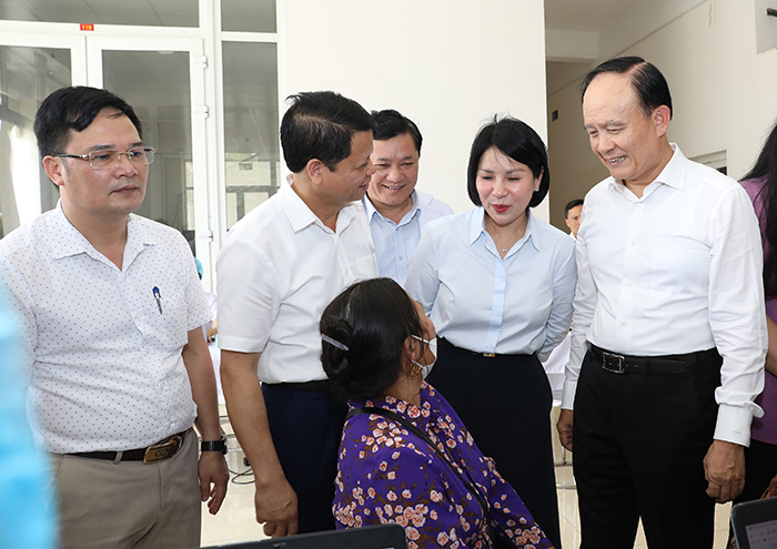 Phát động chương trình khám, quản lý sức khỏe cho nhân dân trên địa bàn huyện Mê Linh-1