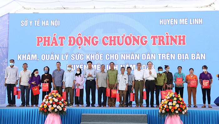 Phát động chương trình khám, quản lý sức khỏe cho nhân dân trên địa bàn huyện Mê Linh-4