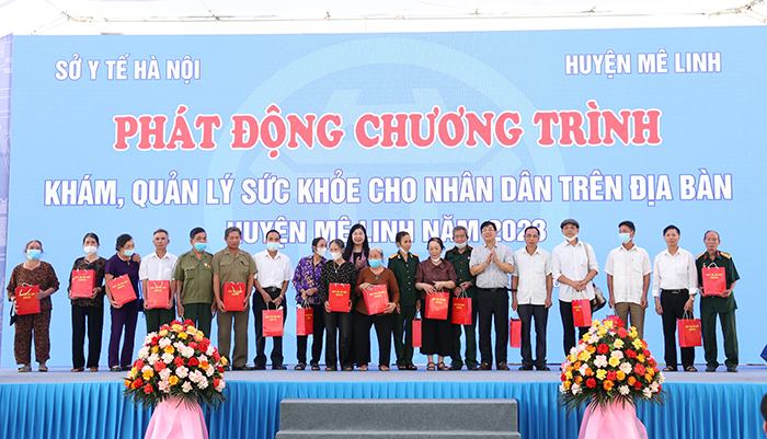 Phát động chương trình khám, quản lý sức khỏe cho nhân dân trên địa bàn huyện Mê Linh-6