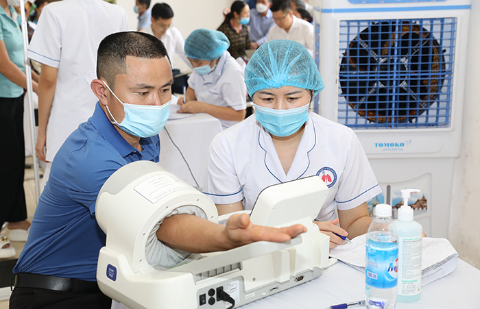 Phát động chương trình khám, quản lý sức khỏe cho nhân dân trên địa bàn huyện Mê Linh-8