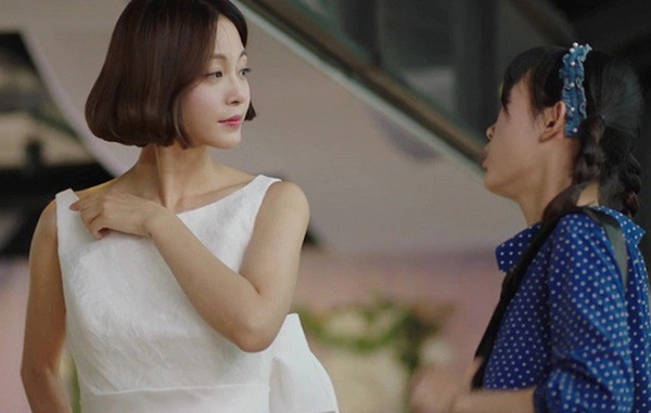 Chị chồng ghê gớm, thích can thiệp vào... chuyện chăn gối của em dâu-1