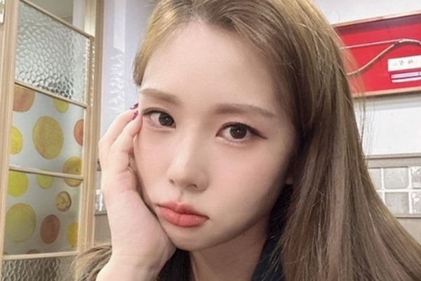 Nữ ca sĩ biểu diễn gợi dục sau khi bị chỉ trích-4