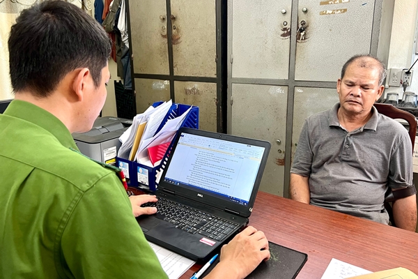 Nghi phạm đâm trọng thương chủ tịch phường khai gì với công an?-3