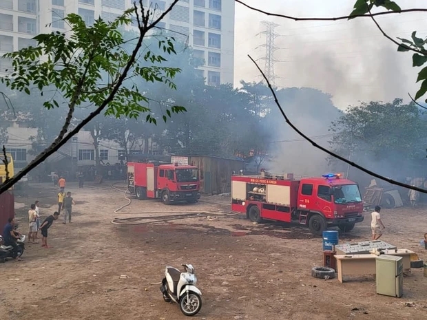 Cháy dãy nhà tạm sát làng sinh viên khu đô thị Pháp Vân, Hà Nội-2