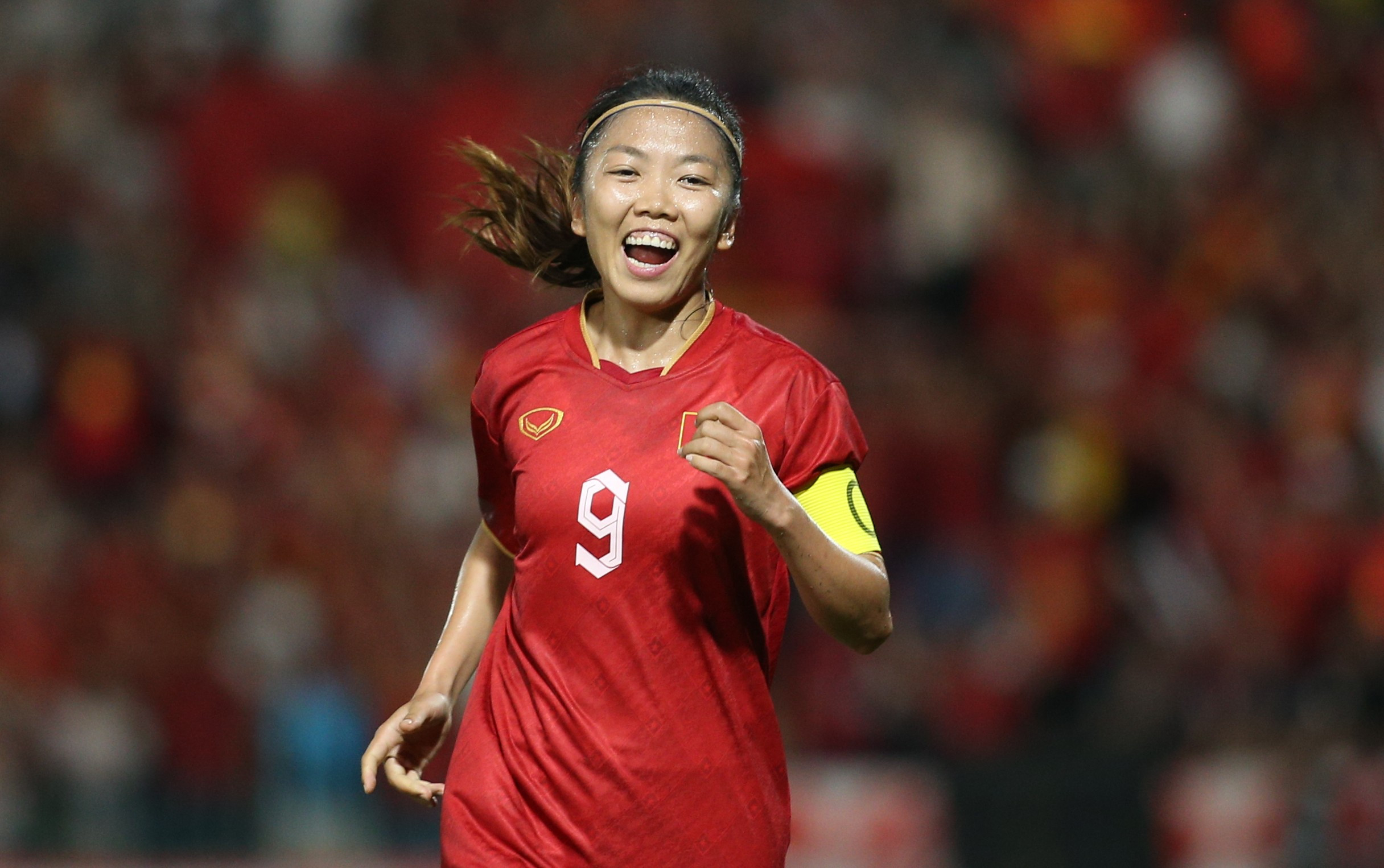Xé lưới Myanmar, Huỳnh Như ăn mừng theo phong cách Ronaldo-11