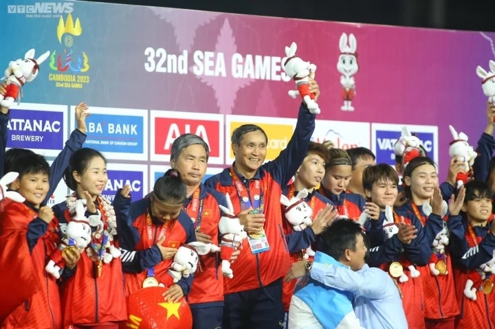 Ngả mũ thán phục tuyển nữ Việt Nam: Lập kỷ lục SEA Games, khẳng định vị thế số 1-1