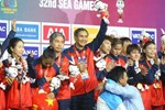 Tuyển nữ Việt Nam được thưởng gần 4 tỉ đồng sau khi vô địch SEA Games 32-3