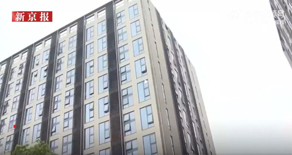 Cãi nhau với bạn gái, người đàn ông ném chó từ tầng 7 xuống đất-2