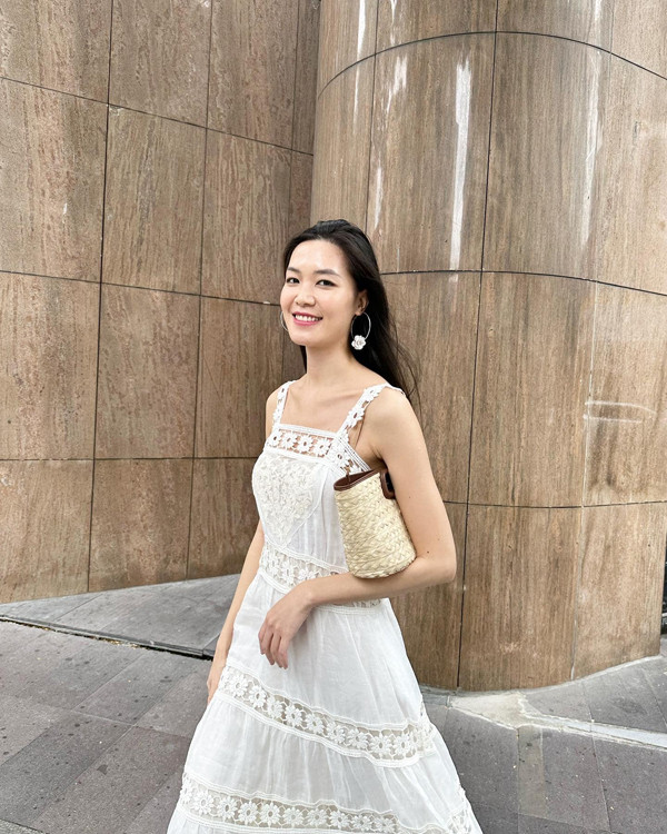 Tuổi 33 kín tiếng của Hoa hậu Thùy Dung: Theo gia đình sang sống trời Tây-9
