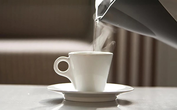 Mật ong mệnh danh là liều thuốc tự nhiên, nhưng đừng bao giờ pha mật ong theo cách này vì sẽ gây biến chất-2