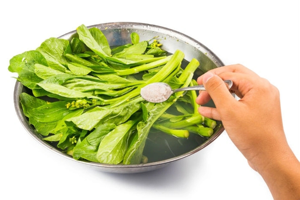 Nhận biết 5 loại rau hay bị phun hóa chất-1