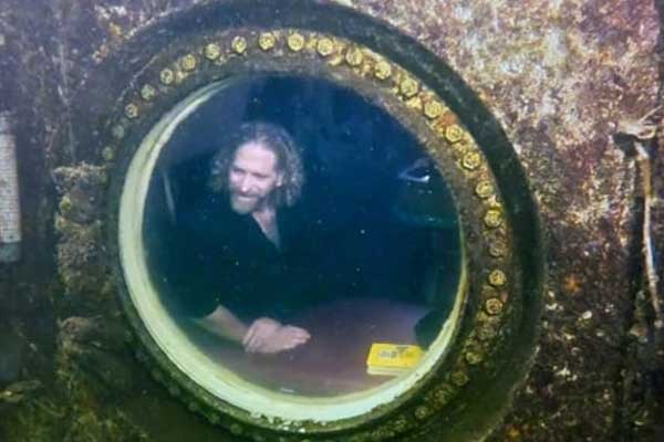 Người đàn ông phá kỷ lục thế giới, sống dưới nước 74 ngày-1