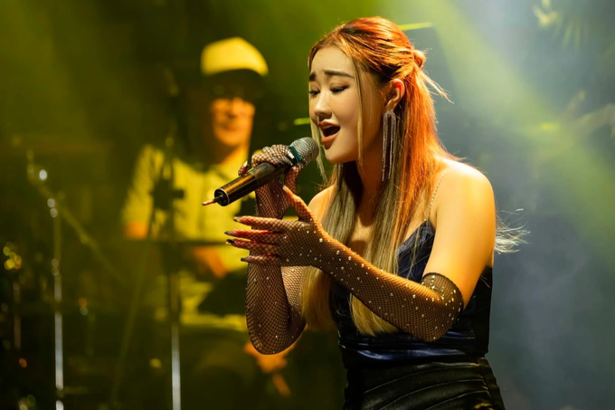 Ca sĩ Maya: Mỹ nhân nóng bỏng thành mẹ đơn thân, bán hàng online nuôi con-1