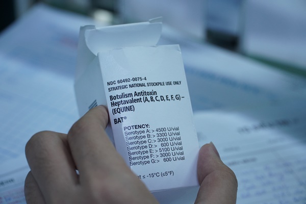 Ăn giò bán dạo, 3 anh em ruột ở TP.HCM bị nhiễm độc tố có thể gây chết người-2