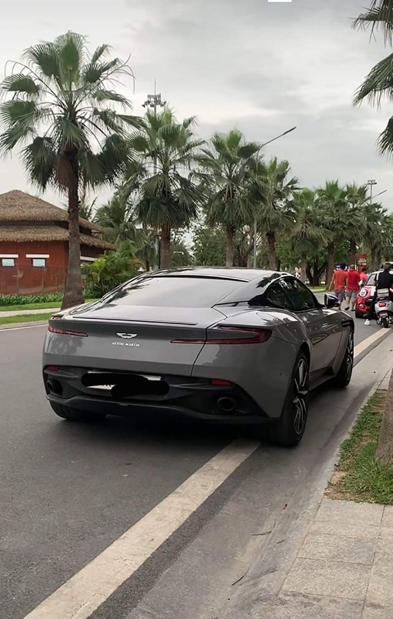 Choáng trước dàn siêu xe trong đám cưới của Đạt Villa, không chiếc nào dưới 400 triệu-6