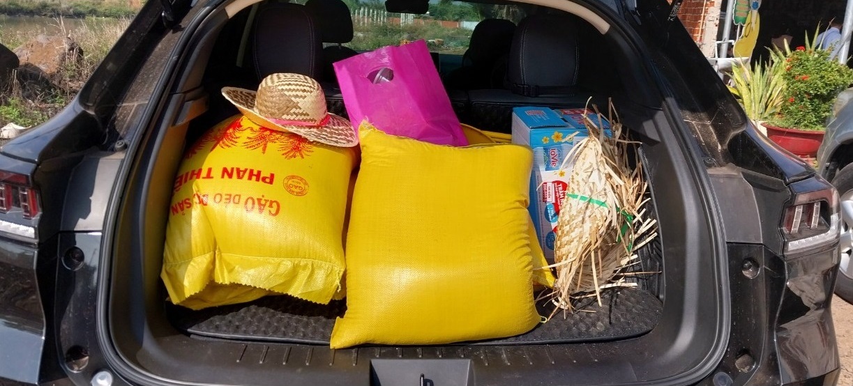 Những hành trình kết nối yêu thương cùng xe điện VinFast-2