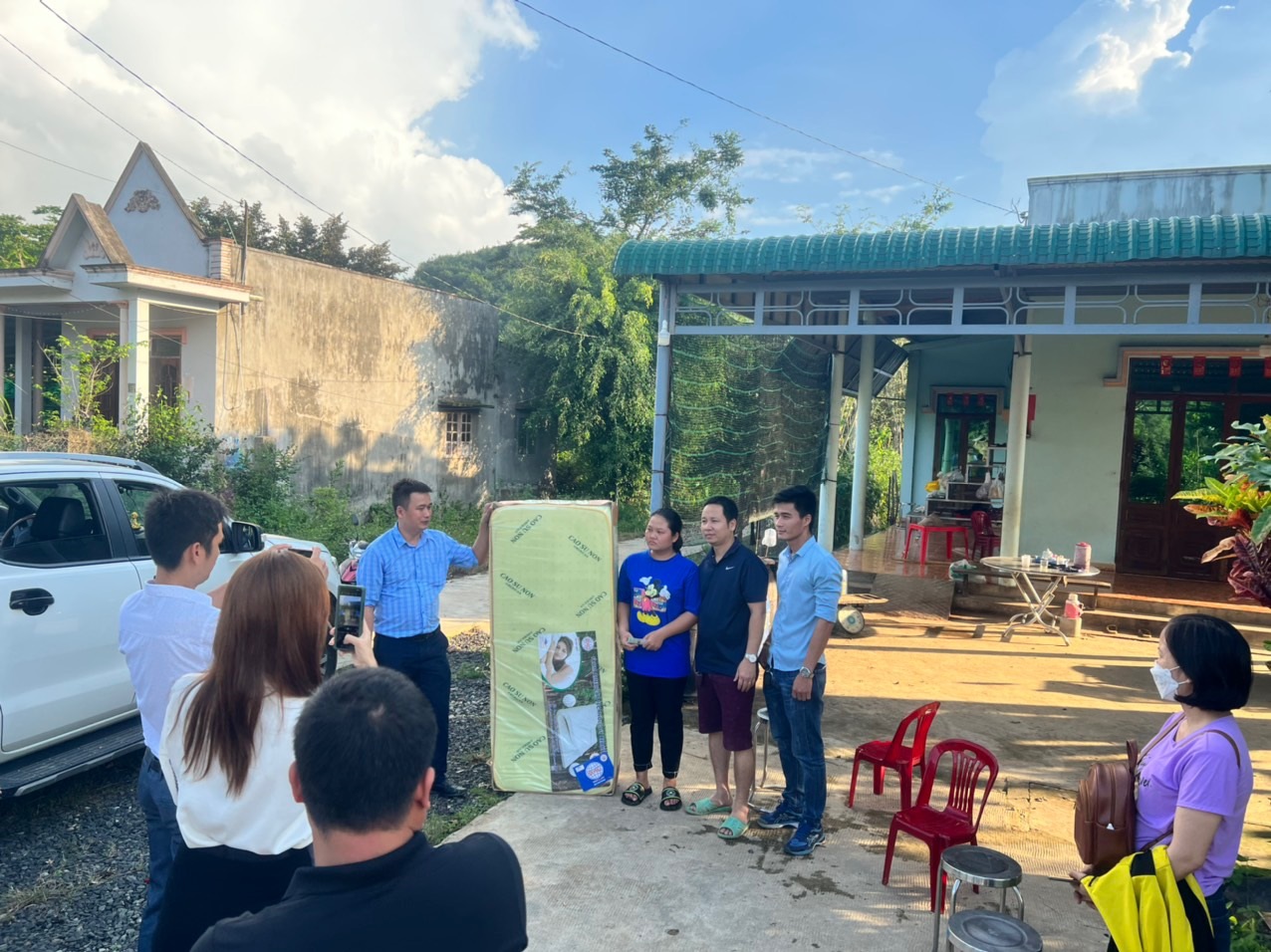 Những hành trình kết nối yêu thương cùng xe điện VinFast-6