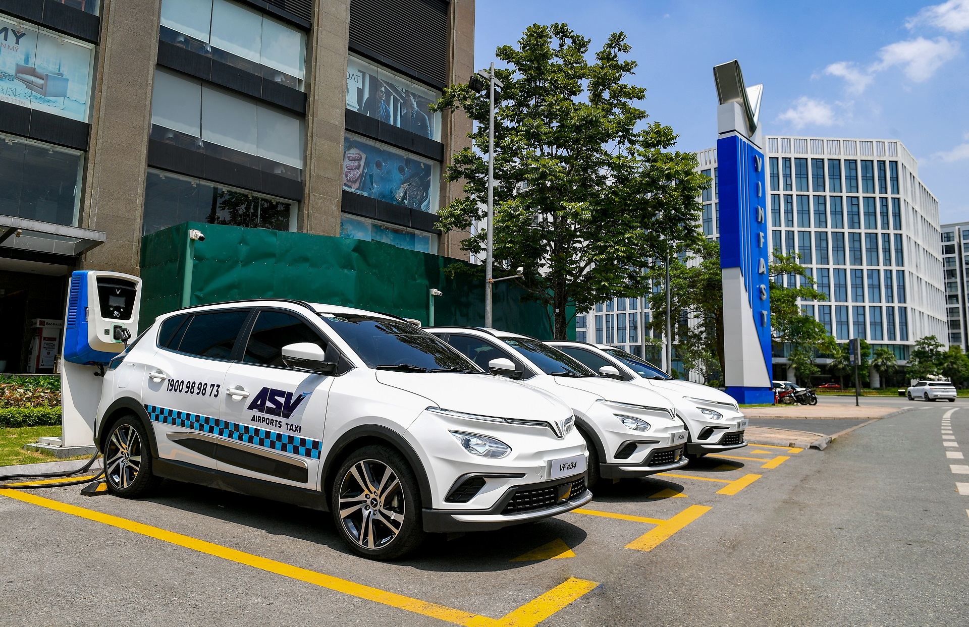 ASV Airports Taxi thuê 500 ô tô điện VinFast-2