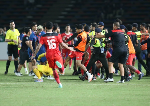 Ẩu đả kinh hoàng ở trận chung kết SEA Games 32-1