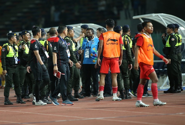 Ẩu đả kinh hoàng ở trận chung kết SEA Games 32-11