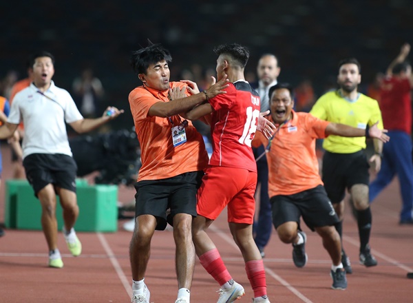 Ẩu đả kinh hoàng ở trận chung kết SEA Games 32-8