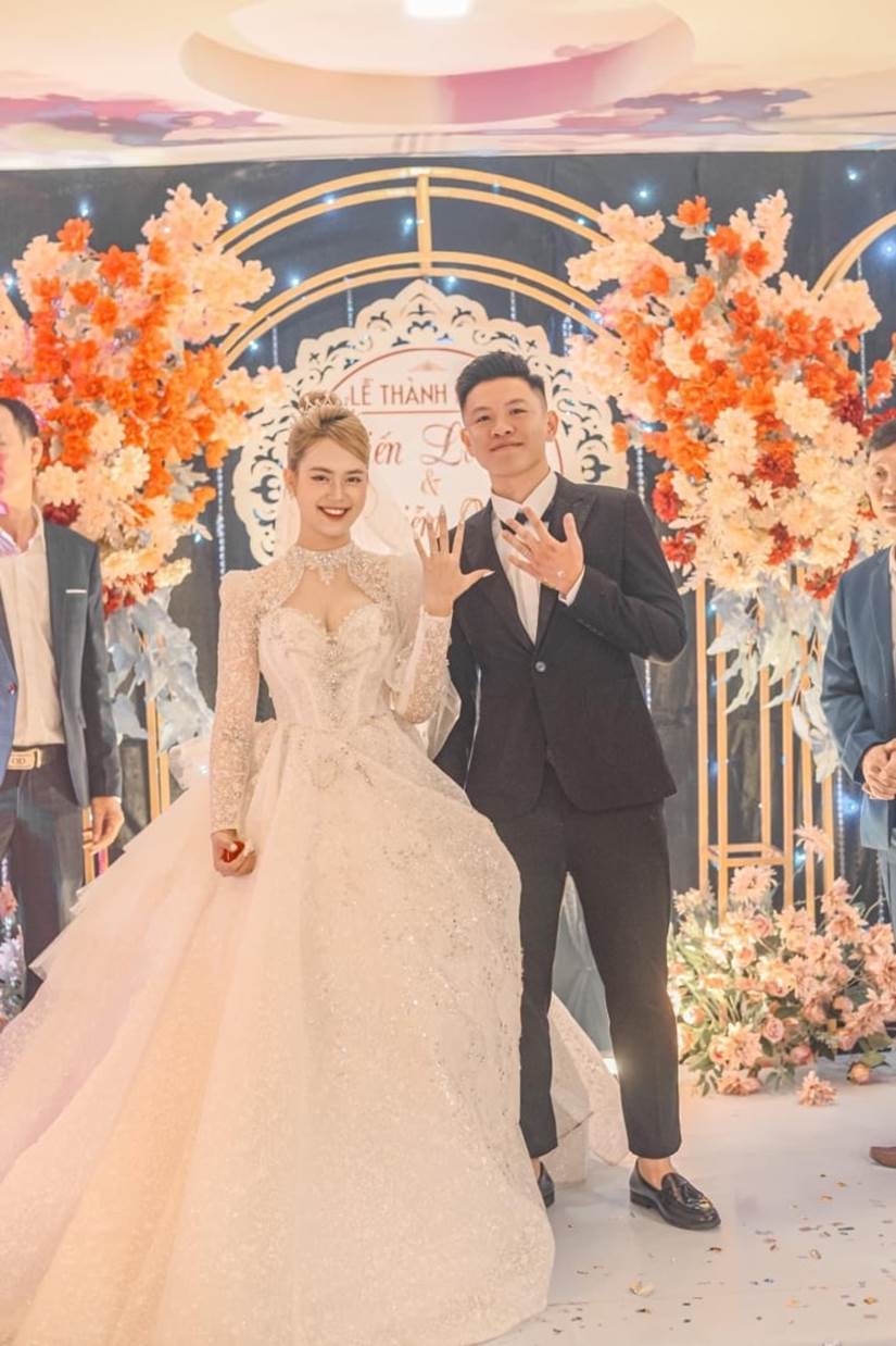 Vợ cầu thủ Vũ Tiến Long U22 Việt Nam: Gương mặt xinh đẹp, vóc dáng gợi cảm-2