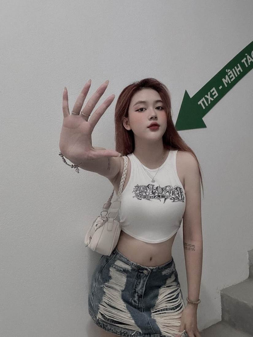 Vợ cầu thủ Vũ Tiến Long U22 Việt Nam: Gương mặt xinh đẹp, vóc dáng gợi cảm-5