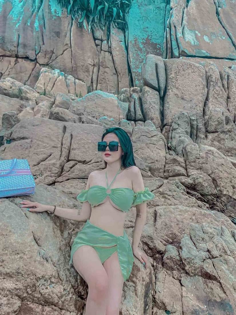 Vợ cầu thủ Vũ Tiến Long U22 Việt Nam: Gương mặt xinh đẹp, vóc dáng gợi cảm-9