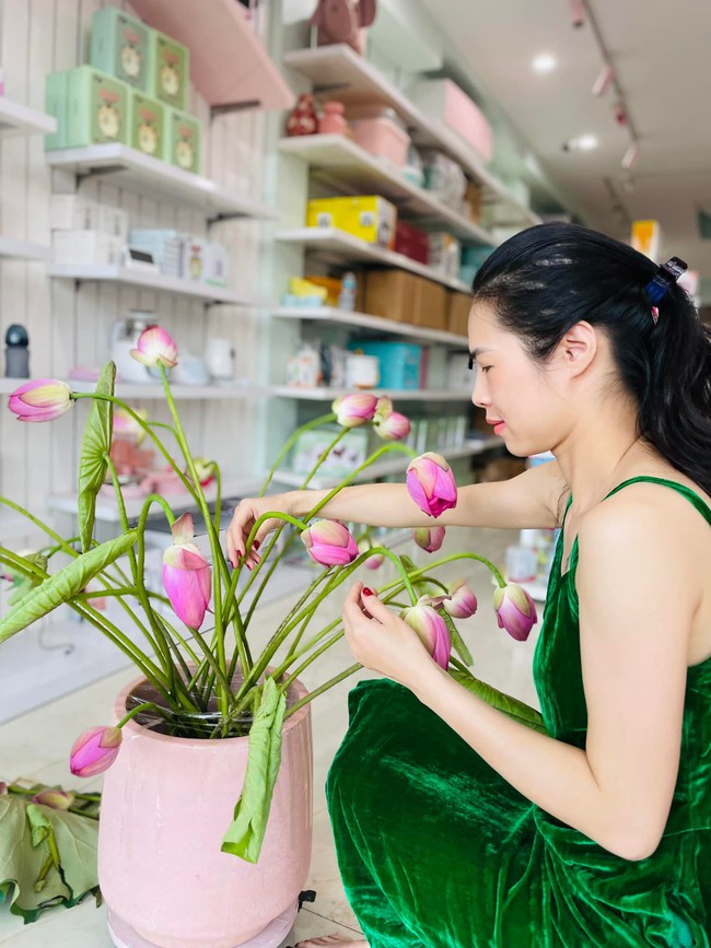 Mẹ 1 con chia sẻ kinh nghiệm dưỡng hoa, giúp bông nào bông nấy cũng nở đều tăm tắp-2