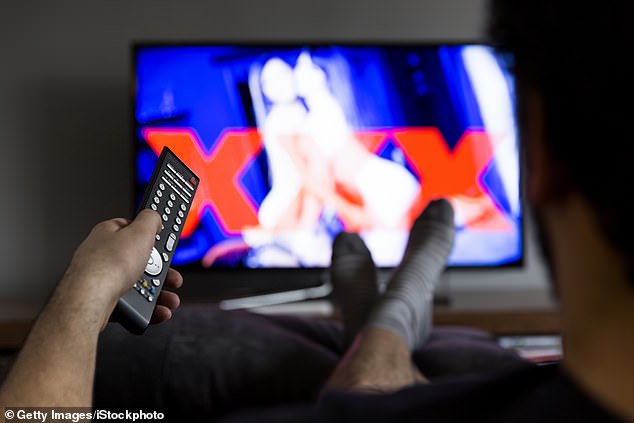 Hết lòng tin tưởng bạn trai, người phụ nữ bàng hoàng phát hiện vật thể lạ trong nhà tắm-1