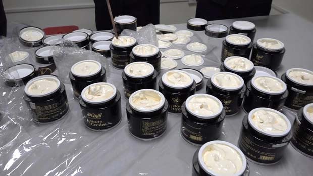 Phát hiện 20 kg ma tuý trong lon bia chở máy bay về Việt Nam-2