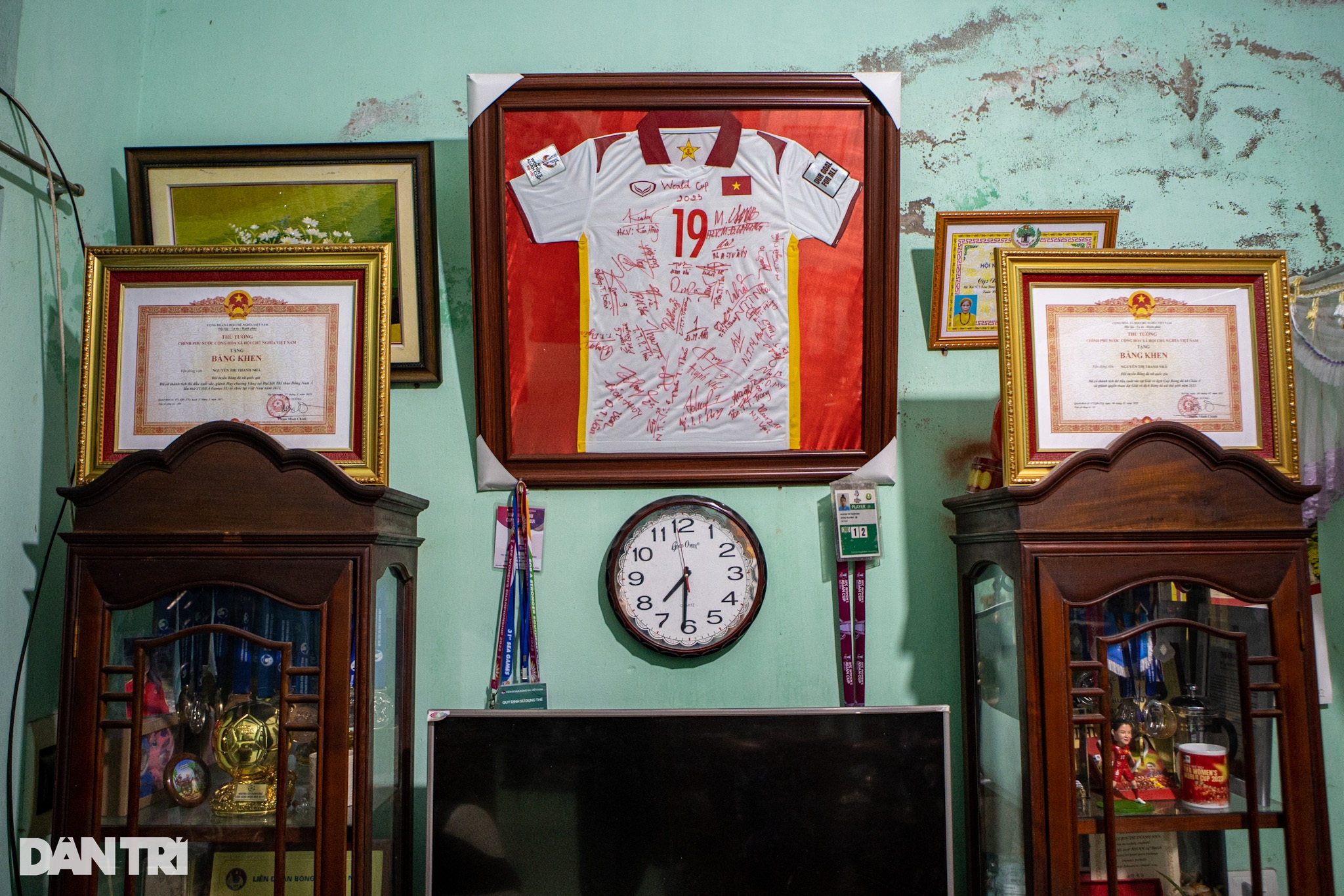 Thanh Nhã từng bị mẹ cấm đá bóng, giao chỉ tiêu lấy chồng lúc... 25 tuổi-6