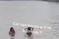 Hai thiếu nữ tắm ở hồ Hoàn Kiếm vì cá cược