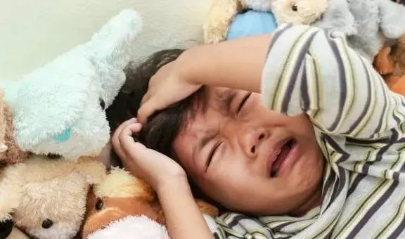 Nhịn ăn nhịn uống cho con học trường quốc tế học phí cả trăm triệu đồng, kết quả sau 2 tháng khiến cha mẹ ôm mặt khóc-1