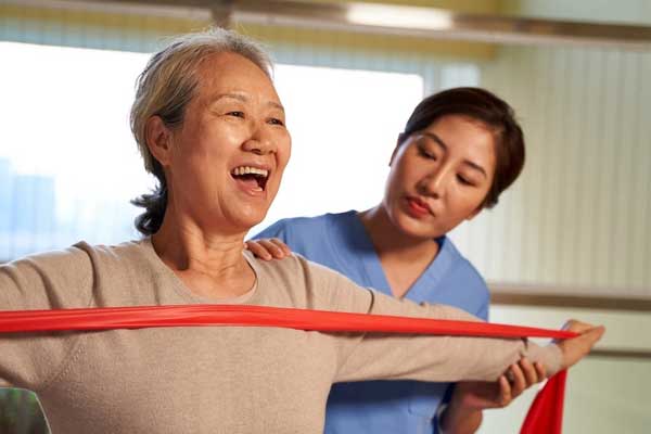 Tìm người giúp cởi giày, bóp chân, trả 20.000 USD/tháng-1