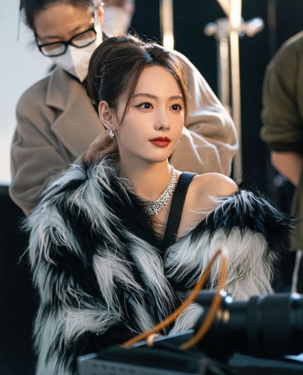 Sóng gió tình duyên của 2 tỷ tỷ hot nhất Đạp Gió 2023: Nàng dâu hào môn và nữ thần thanh xuân đều bị phản bội!-3