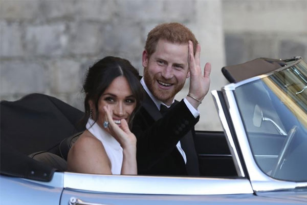 Harry, Meghan vướng vào vụ rượt đuổi ôtô với paparazzi hung hăng-1