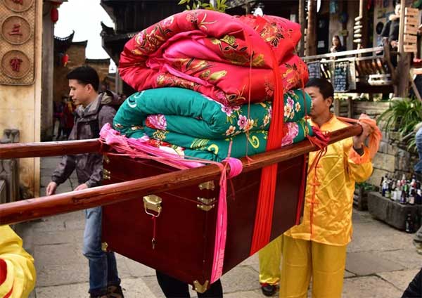 Nạn hét giá cô dâu khiến nhà trai còng lưng trả nợ, phụ nữ có lên đời?-1