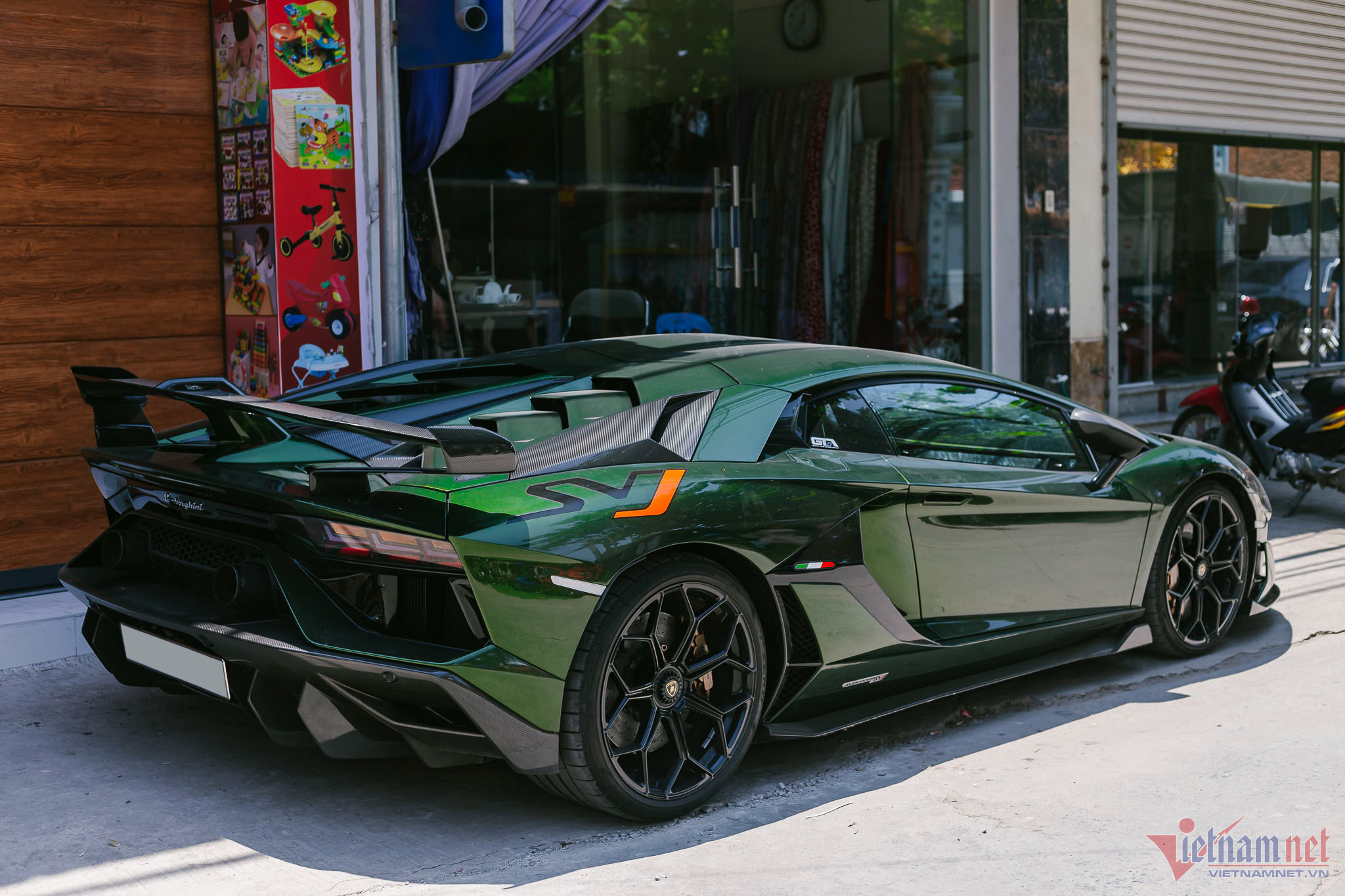 Cận cảnh dàn siêu xe hơn 150 tỷ của đại gia Sài Gòn đi rước dâu tại Hà Nội-8