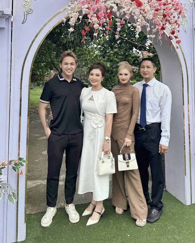 Đệ nhất hot girl Vbiz về quê ăn cưới, mặc kín từ đầu đến chân vẫn khoe đường cong trập trùng-7