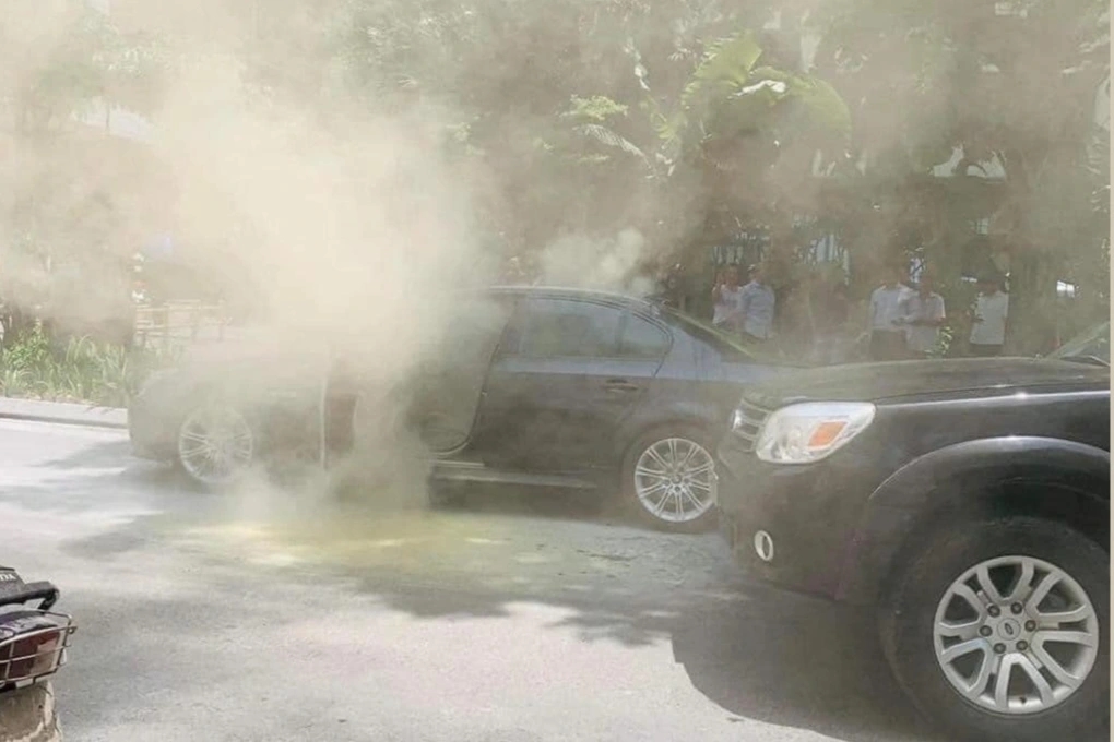 Những vật dụng tưởng như vô hại có thể gây cháy nổ ô tô khi trời nắng-4