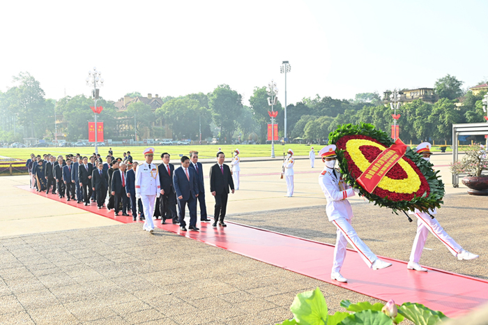 Lãnh đạo Đảng, Nhà nước và thành phố Hà Nội vào Lăng viếng Chủ tịch Hồ Chí Minh-1