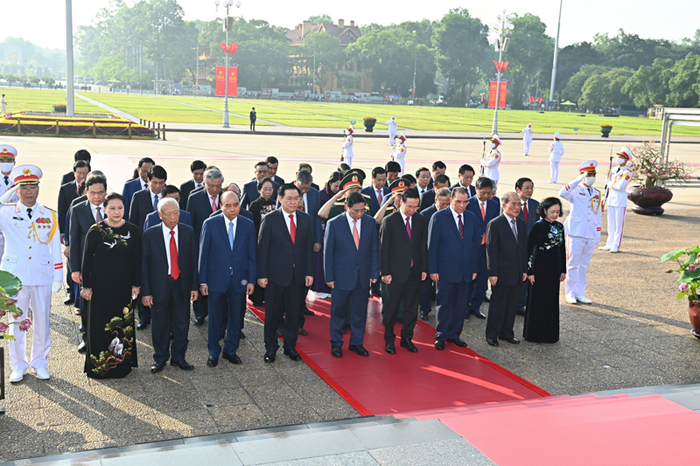 Lãnh đạo Đảng, Nhà nước và thành phố Hà Nội vào Lăng viếng Chủ tịch Hồ Chí Minh-2