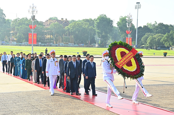 Lãnh đạo Đảng, Nhà nước và thành phố Hà Nội vào Lăng viếng Chủ tịch Hồ Chí Minh-3