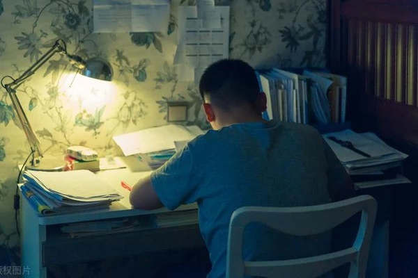 Trung Quốc: Nam sinh 17 tuổi đã bị nhồi máu não, bác sĩ nhắc bỏ ngay những thói quen nhiều người mắc này-2