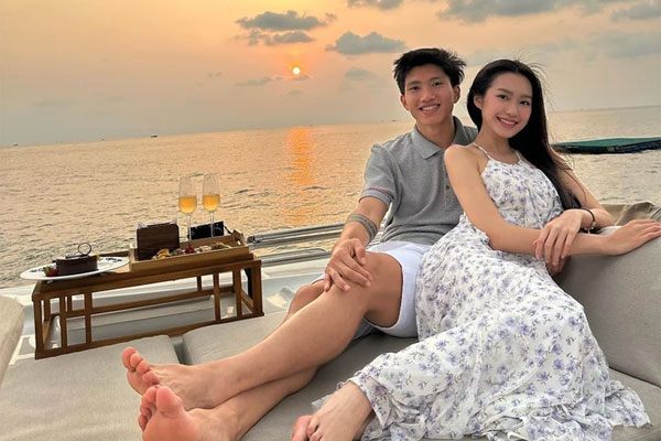 Văn Hậu cùng bạn gái tậu xe sang 5 tỷ đồng-11