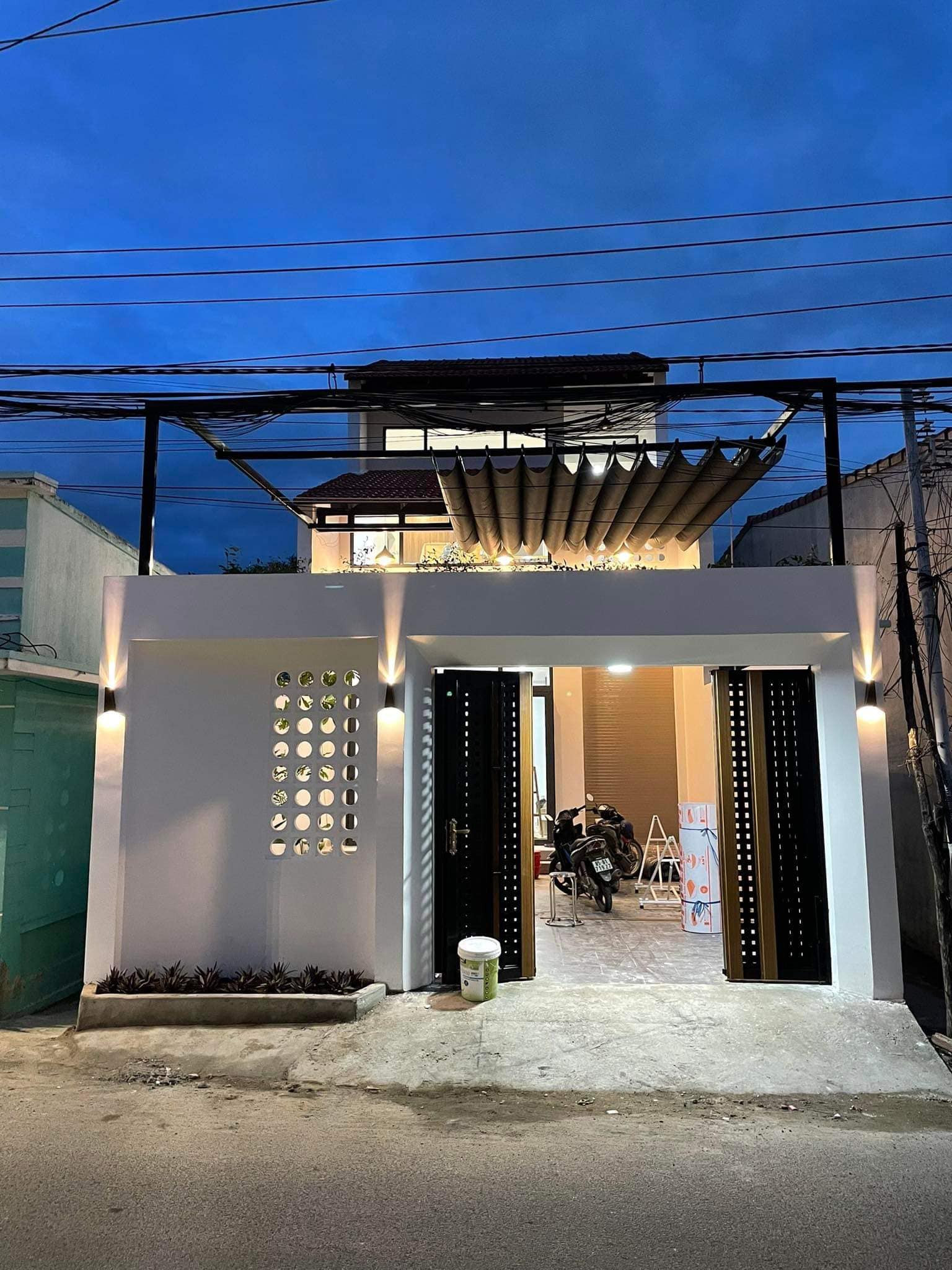 Căn nhà phố kết hợp phong cách hiện đại và cổ điển-1