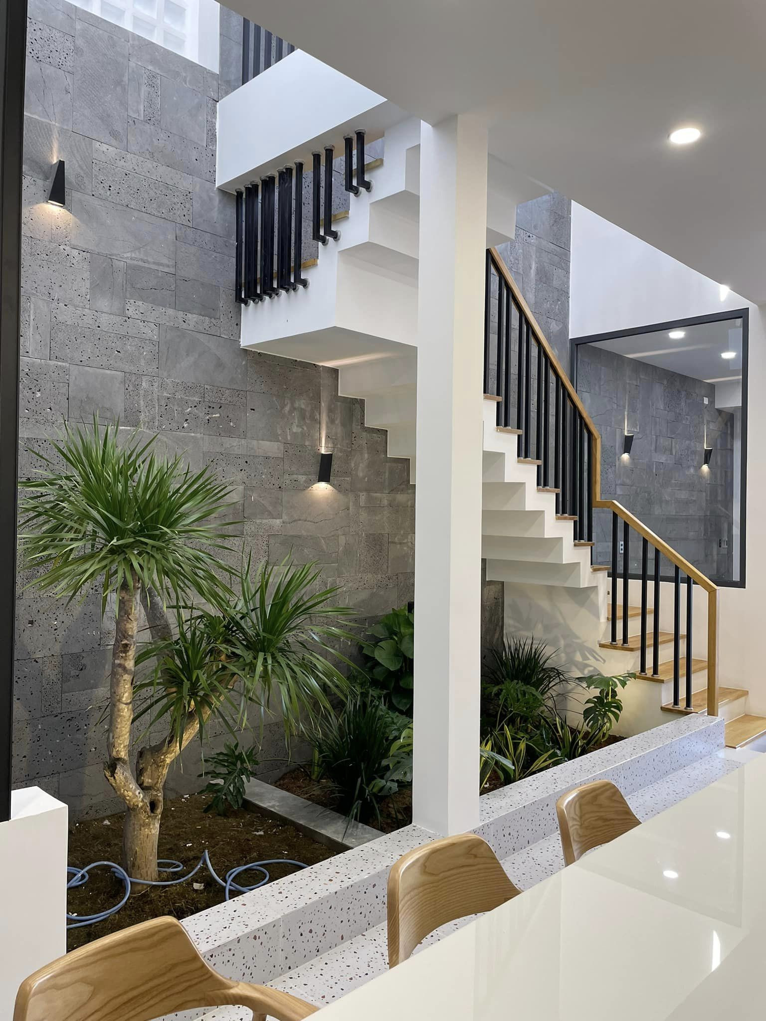 Căn nhà phố kết hợp phong cách hiện đại và cổ điển-5