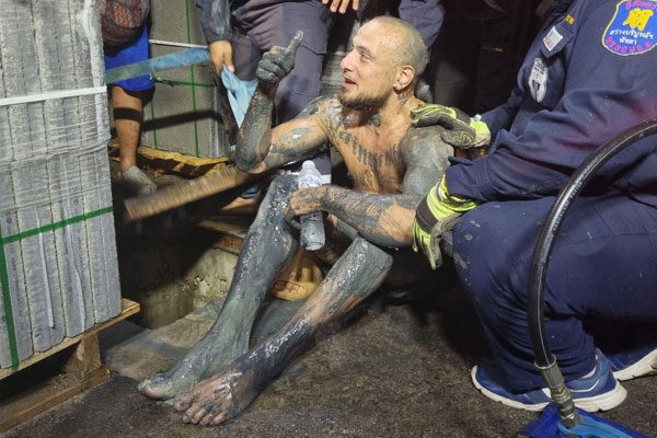 Mắc kẹt 4 tiếng dưới cống của thành phố tội lỗi ở Thái Lan-1